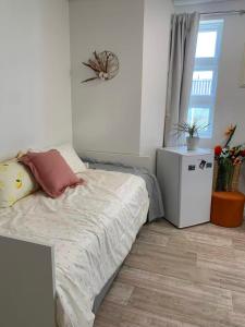 Postel nebo postele na pokoji v ubytování ArtHaus Downtown Jim Robb Unit 3BR 3BA