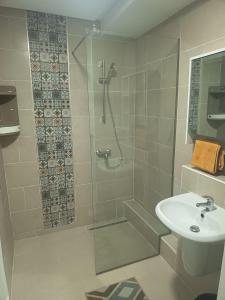 Ένα μπάνιο στο Appartement hyper centre avec vue exceptionnelle de Hammamet +21 φωτογραφίες