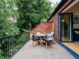 a patio with a table and chairs on a balcony at Durham City Centre Hideaway - Terrace with View & Parking in Durham