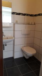 Un baño de Hotel M Jacobs GmbH 22 fotos más