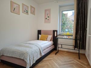 a small bedroom with a bed and a window at Ravensburg City Apartment in Ravensburg