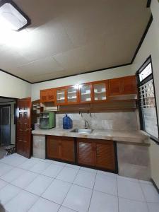 Kuchyň nebo kuchyňský kout v ubytování 3 Bedroom detached House with Garage