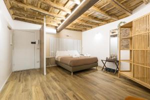 a bedroom with a bed and a wooden ceiling at Boutique Atrium Pantheon in Rome