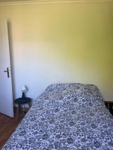 Ένα ή περισσότερα κρεβάτια σε δωμάτιο στο CHAMBRE proche sentiers CONLEAU