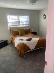 Ένα ή περισσότερα κρεβάτια σε δωμάτιο στο Welcome to our Place!