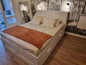 a bedroom with a bed with a white bed frame at Résidence des îles - Samos III in Ajaccio