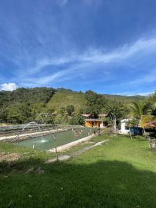 a swimming pool with people in the water at Conexión naturaleza in San Luis