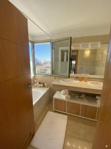 Ένα μπάνιο στο Oceanview Villa Gaviota