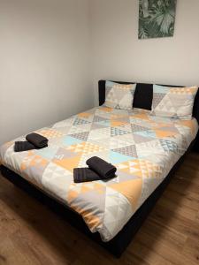 a bed with a colorful quilt on top of it at Maisonnette in Aulnay-sous-Bois