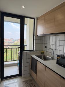 Gambar di galeri bagi Tranquil Haven by the UN Ruaka 1BR with Pool &Gym di Ruaka