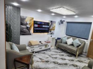 Posezení v ubytování 4br-7guests-freeparking-garden-nearmanchester