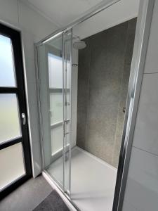 Koupelna v ubytování Enkhuizer Strand Chalet am IJsselmeer Haus Nr 226