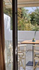 Gallery image of Hotel Dionysis Studios in Adamas
