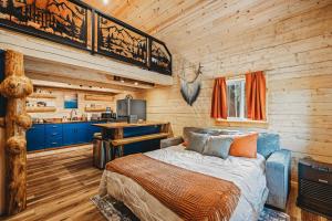 Η κουζίνα ή μικρή κουζίνα στο Rustic Elegance Lodge