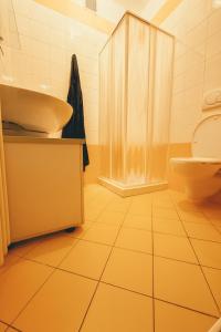 Koupelna v ubytování Terminal House