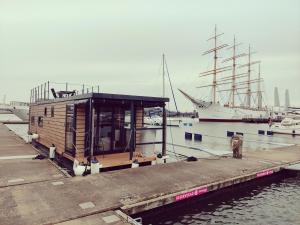 Φυσικό τοπίο κοντά σε αυτό το πλωτό κατάλυμα