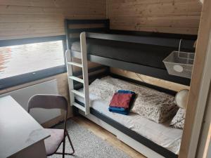 Ένα ή περισσότερα κρεβάτια σε δωμάτιο στο Floating Downtown Apartment