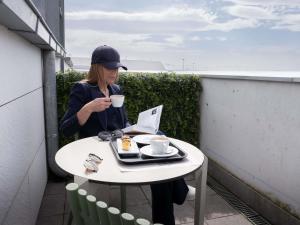 Příslušenství pro přípravu čaje a kávy v ubytování ibis Styles Santander + 107 fotografií