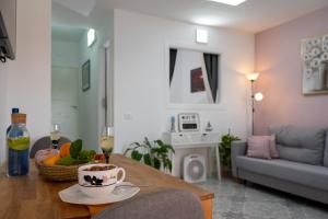 a living room with a table with a cup of coffee at Luar del Carmen in Callao Salvaje