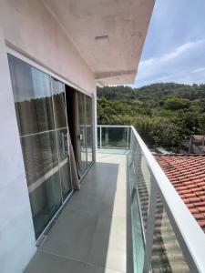 a balcony of a house with a view at Recanto do Sol in Governador Celso Ramos