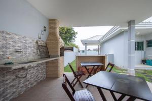 Balkón nebo terasa v ubytování Casa Charmosa com Lagoa e Lazer em Arraial