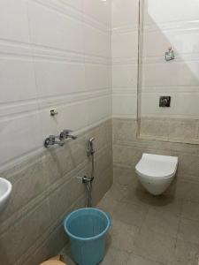 Ένα μπάνιο στο Hotel Madhav bhakta nivas