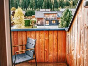 a chair sitting on a balcony with a house at Bösenstein in Hohentauern