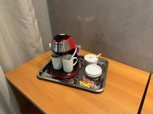 a coffee maker on a tray on a table at Flat Comfort Taguatinga - Cama King - Sauna, academia e Piscina - Propriedade Particular 508 in Brasilia