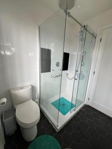 Koupelna v ubytování Willows Beach Loft Apartment + 16 fotografií