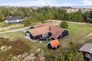 an overhead view of a house with a roof at 340-Hvide-Sande-Fyrmarken-21 in Hvide Sande