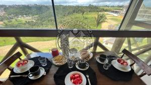 a table with plates of food on top of a window at Refúgio Serrano Bananeiras in Bananeiras