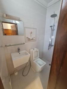 Un baño de ALMADIES MOKAs 17 fotos más