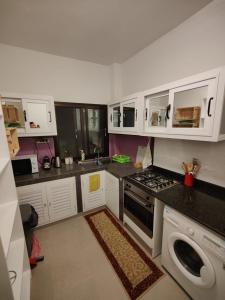 Kuchyň nebo kuchyňský kout v ubytování Center appart chez ZENA