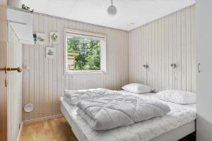a large bed in a room with a window at LF16084-Farso-Kjeldhoj-84 in Farsø