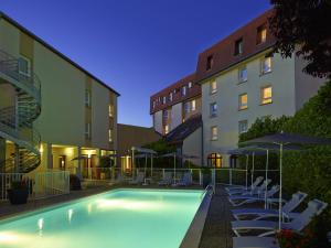 Bazén v ubytování ibis Beaune Centre nebo v jeho okolí