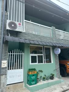 een huis met een witte deur en een ventilator bij SJ Vistacation in Tanza