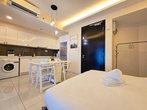 Nhà bếp/bếp nhỏ tại Almas Suites Tower Design Puteri Harbour