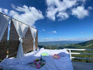 Γενική θέα στο βουνό ή θέα στο βουνό από  αυτό το κάμπινγκ