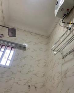 Kopalnica v nastanitvi De Roadmtach Hotel