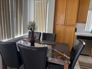 Posezení v ubytování Blue River Oasis + 18 fotografií