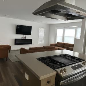 Η κουζίνα ή μικρή κουζίνα στο Bright Corner Home Retreat Near SoFi