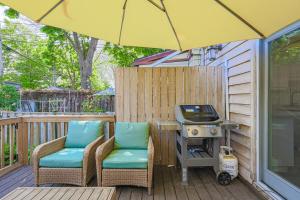 Galeriebild der Unterkunft Cozy & Comfy house near Subway in Toronto