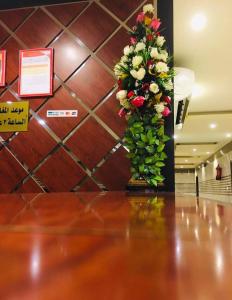 a bouquet of flowers on a wall in a building at اصداء الراحة 