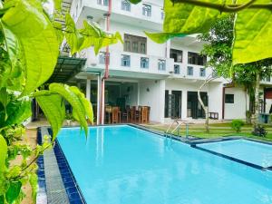 Bazén v ubytování Sholay Villa nebo v jeho okolí