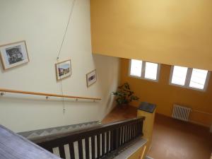 Łóżko lub łóżka w pokoju w obiekcie Hostel Bernarda Bolzana