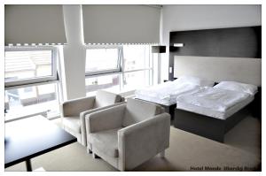 Postel nebo postele na pokoji v ubytování Hotel Monde + 37 fotografií