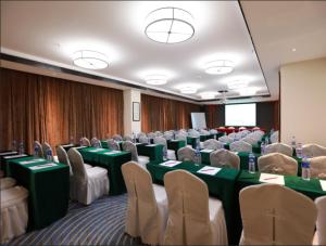 a conference room with green tables and chairs at City Comfort Inn Qingyuan City Plaza Hefu Dongcheng in Xiaoshi