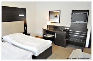 Postel nebo postele na pokoji v ubytování Hotel Monde