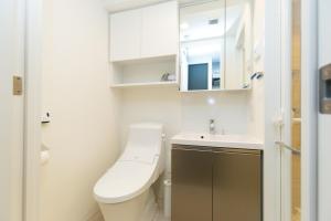 a bathroom with a toilet and a sink at -シーフォルム京急蒲田-Entire Unit in Tokyo +10 photos