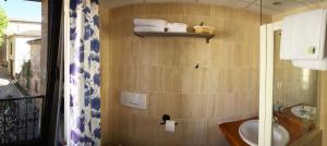 Een badkamer bij L'Ancienne Auberge